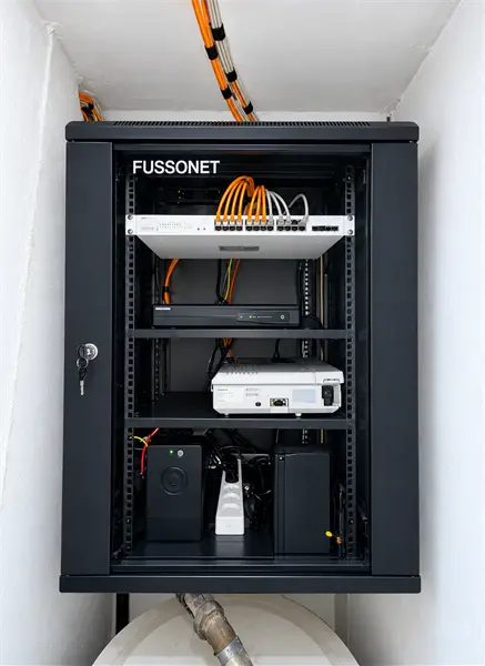 Network rack cabinet with switches